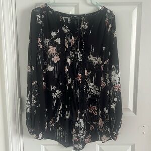 White House Black Market Floral long sleeve blouse Size 4